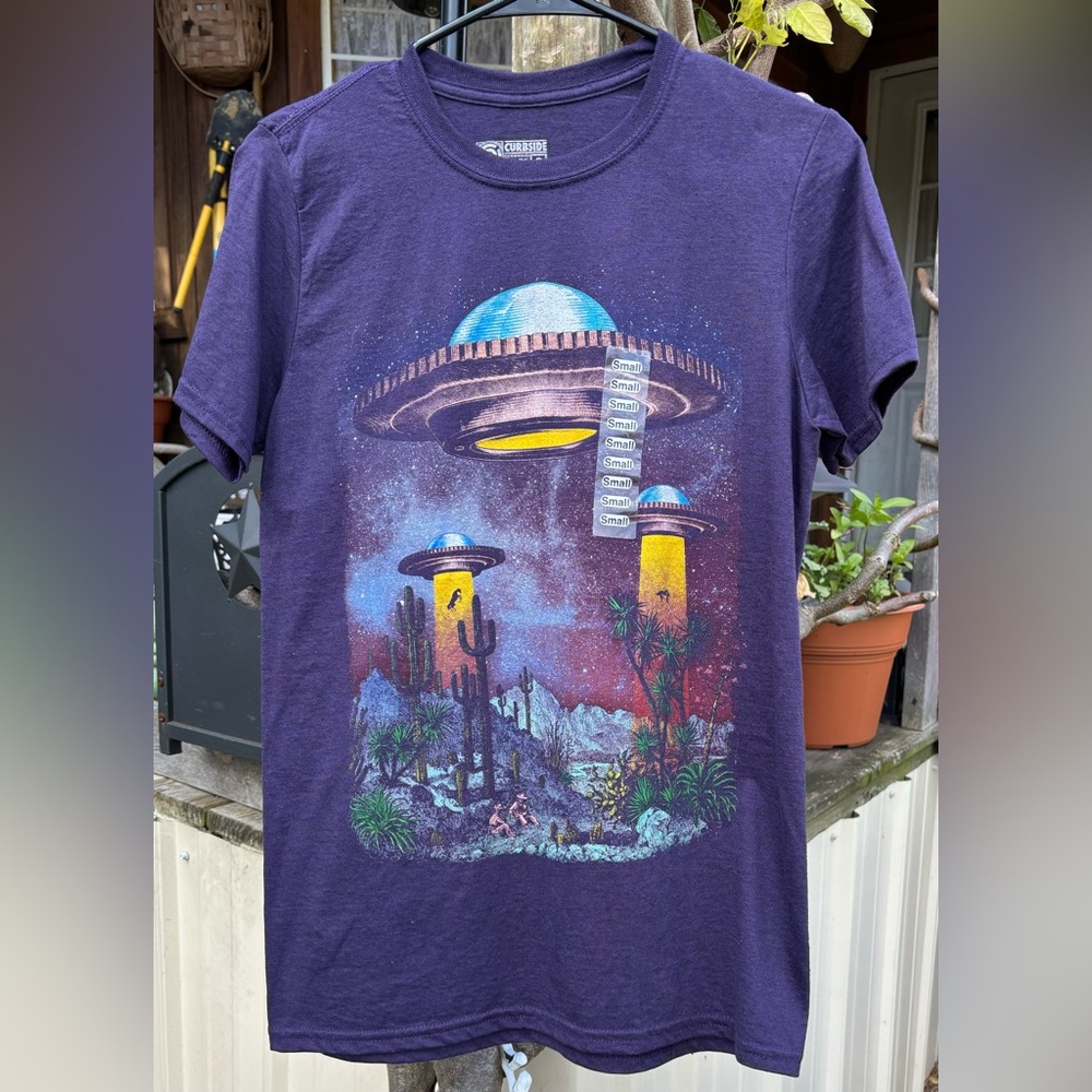 Curbside Clothing New UFO Tshirt Men’s Small But Unisex